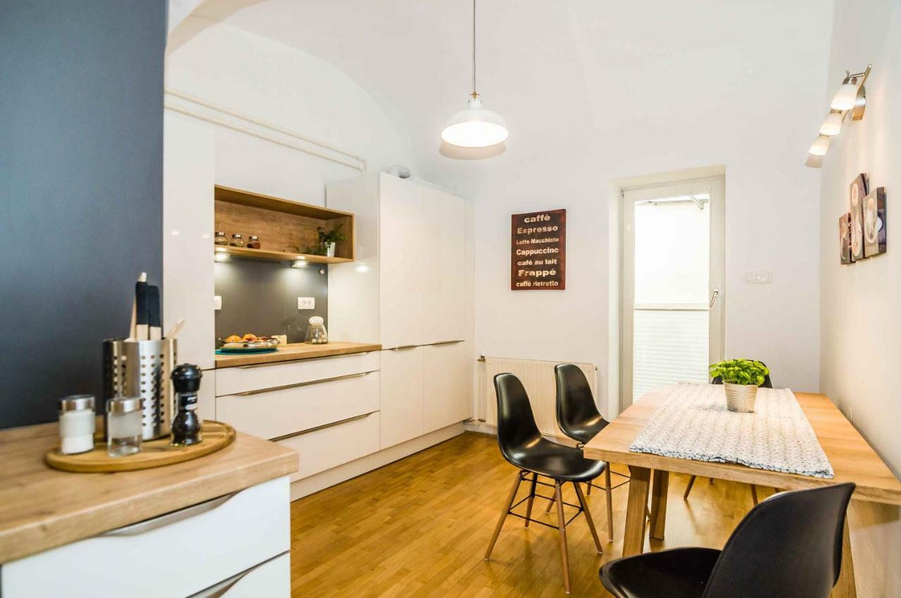 Elegant Central Apartment Любляна Екстер'єр фото